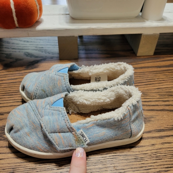 Fuzzy Toms - Picture 3 of 8